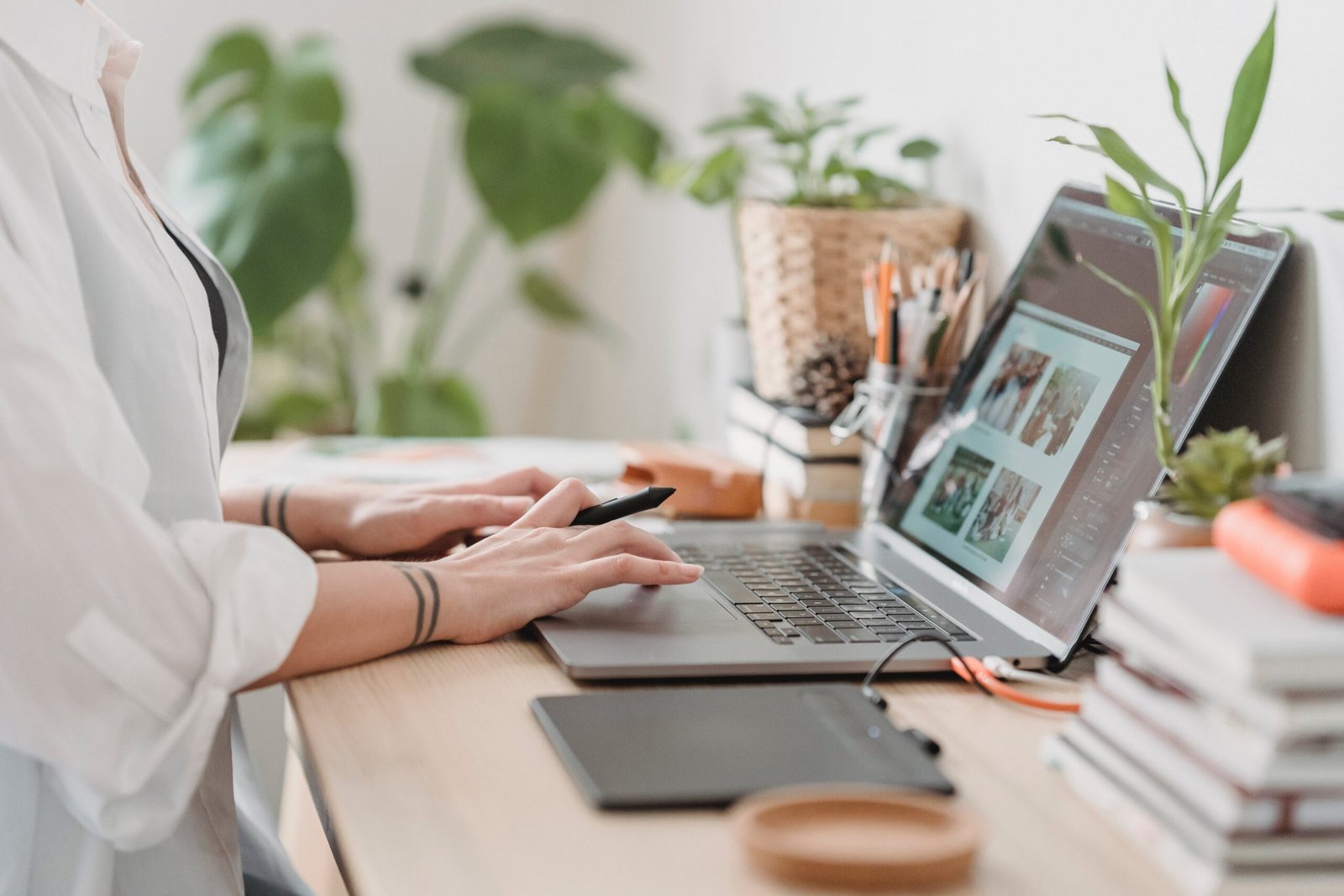 Abrdn announces £150m cost-cutting drive with 500 jobs on the chopping block Abrdn announces £150m cost-cutting drive with 500 jobs on the chopping block